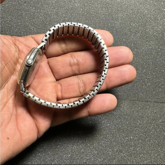 Vintage Elgin Self Winding Mens Wrist Watch Silver Tone Stretch Band Working - Picture 5 of 9